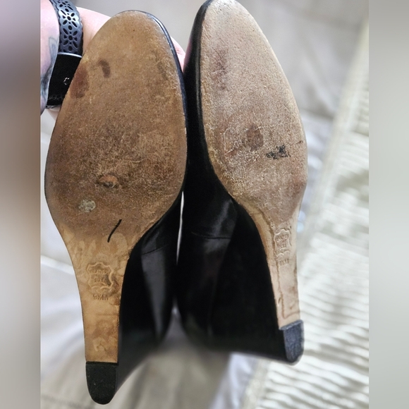 Tory Burch Black Wedge Heels with Signature Gold Logo Size 9.5 - Picture 5 of 8